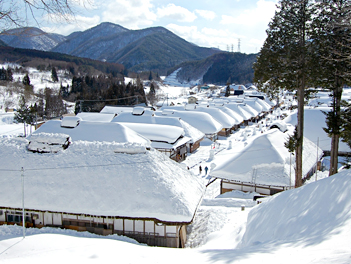 《破盤促銷》【東北歐嗨喲】雪花紛飛～日本東北大正浪漫長井線鐵道秘境雙溫泉五日（銀山溫泉、FLOWER長井線、大內宿、松島灣散策、只見線第一鐵橋、會津若松城、中野不動尊）【福島包機】