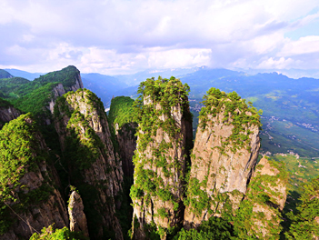 【遊遍中國自由行】湖北絕壁龍洞、恩施大峽谷、地心谷梭布埡石林八天（無購物、無自費）【南方航空、桃園出發】