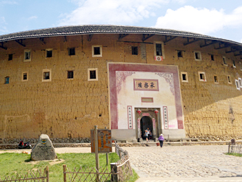 【璀璨金廈】雙世遺之旅：鼓浪嶼、永定土樓、帆船出海、一晚溫泉飯店、海鮮痛風餐、龍蝦歡迎晚宴 美食美景三日 ( 台中出發、早去晚回 ) 購物一站