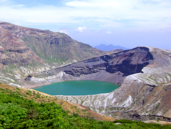 【東北歐嗨喲】初夏戀東北～會津鐵道、藏王纜車、藏王御釜秘境、保證入住星野盤梯山溫泉五日遊【星宇航空、仙台進出】
